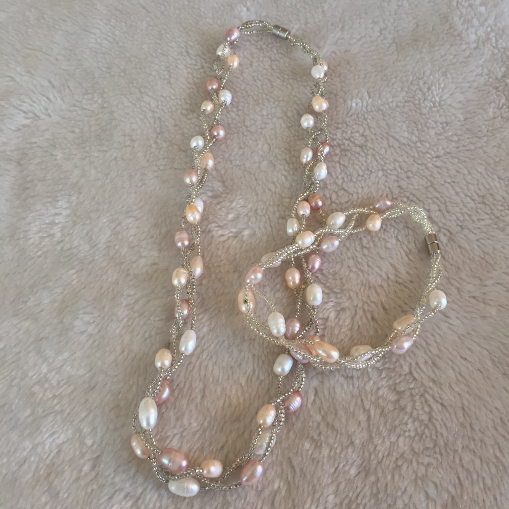 Freshwater Pearl Necklace and Bracelet